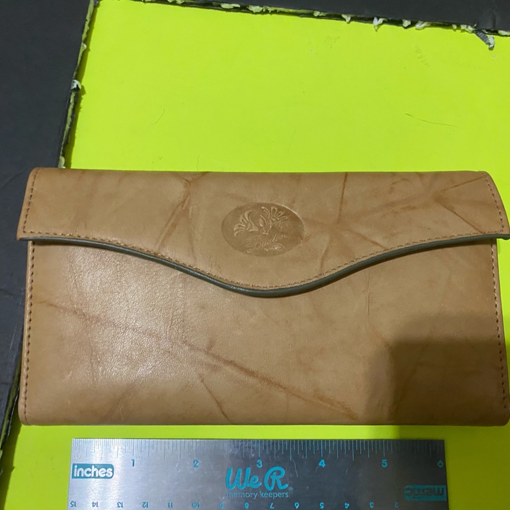 Buxton womens leather walllet